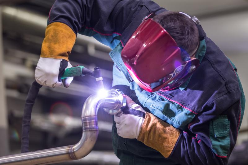 Entenda os Fatores que Influenciam no Preço da Máquina de Solda Pino Capacitiva